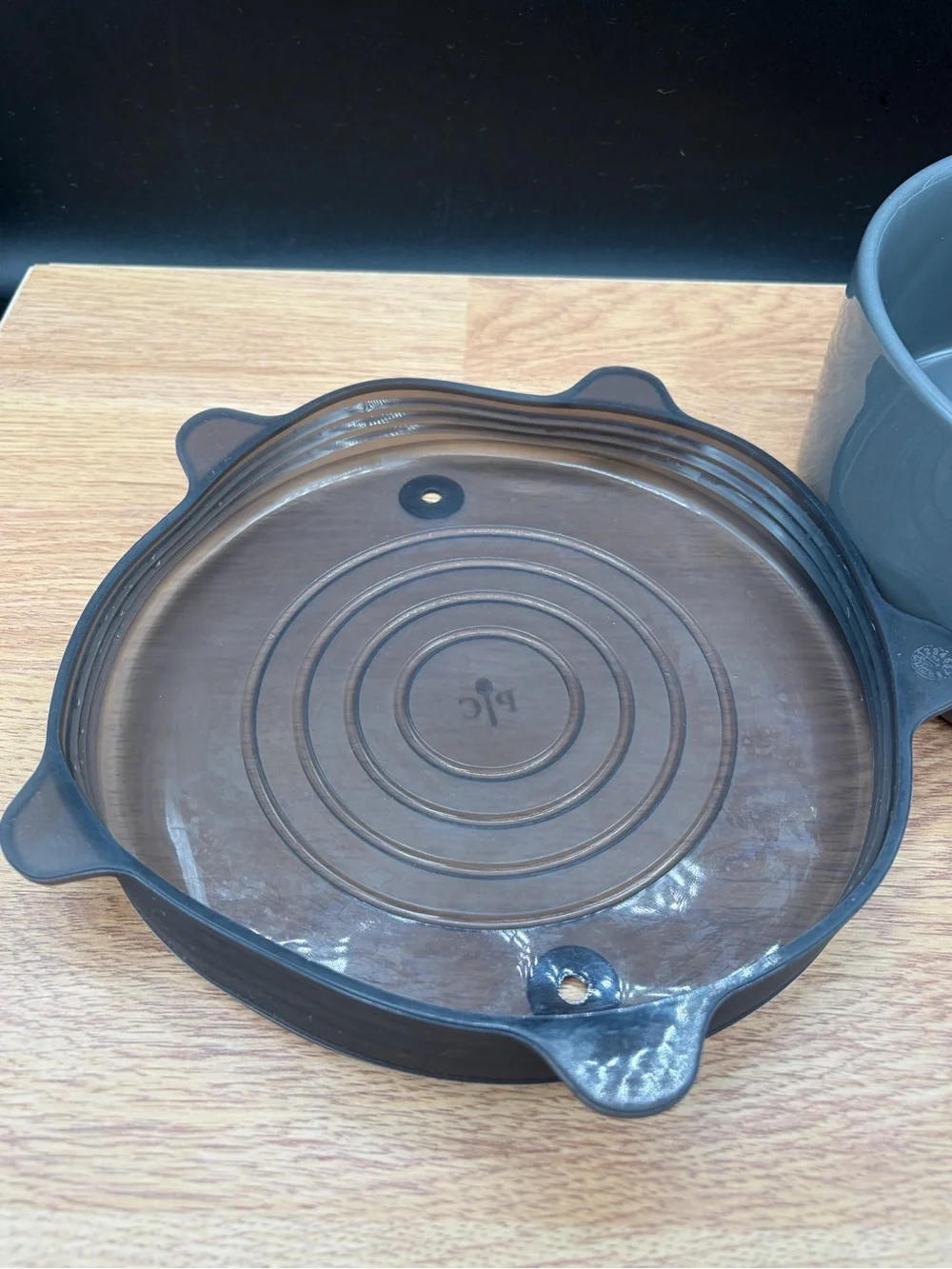 2018 Pampered Chef Quick Cooker With Stretch Silicon Vented Lid Gray Ceramic